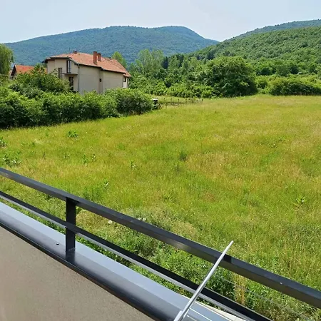 S Parkingom Natura Lux - Hill, Apartman